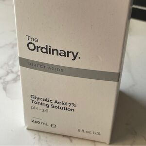 The Ordinary Glycolic Acid 7% Toning Solution - Gray and White